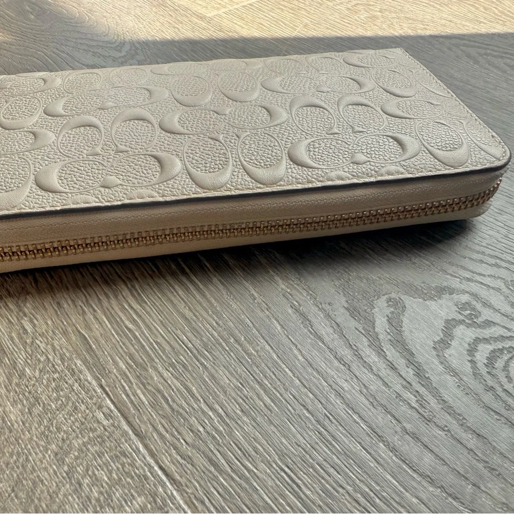 Coach White Embossed Wallet - Picture 6 of 12
